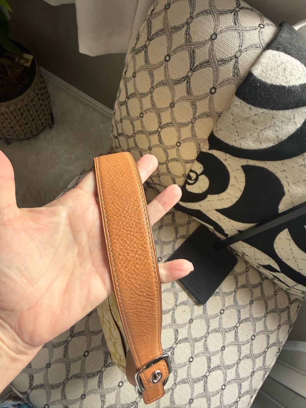 Coach Hampton canvas and Leather Shoulder Bag-EUC - Picture 3 of 5